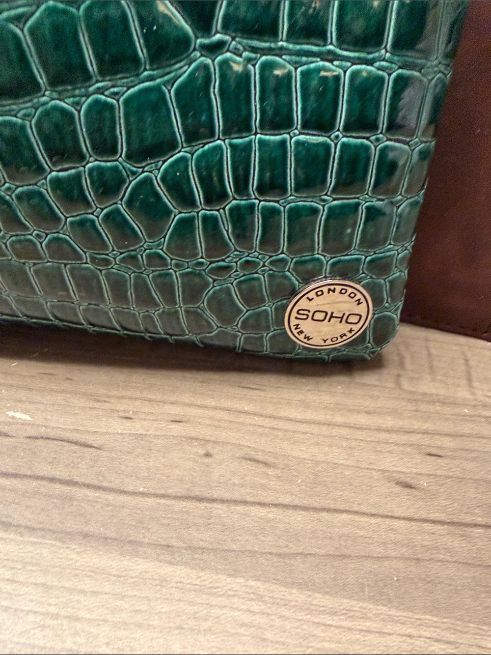 wet n wild Lip Gloss & Teal Pouch Set - Picture 6 of 6